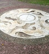 Logo im Steinfussboden